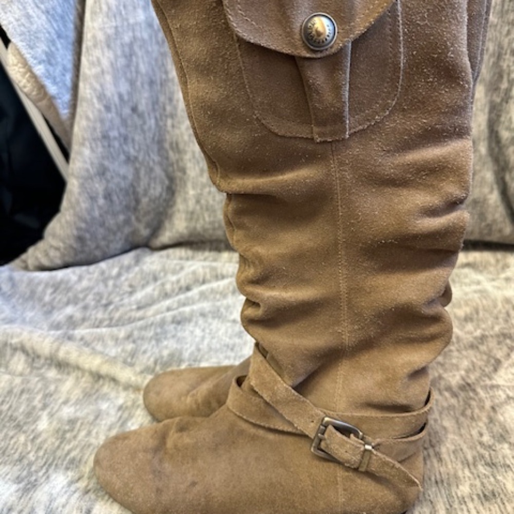 BCBG Generation Size 6.5 tan suede high boots